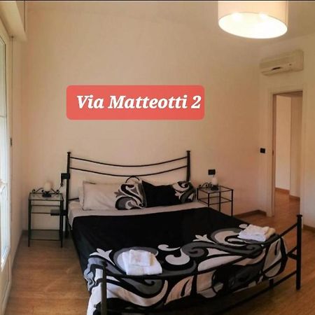 Via Matteotti & Via Carracci Apartments Болонья Экстерьер фото